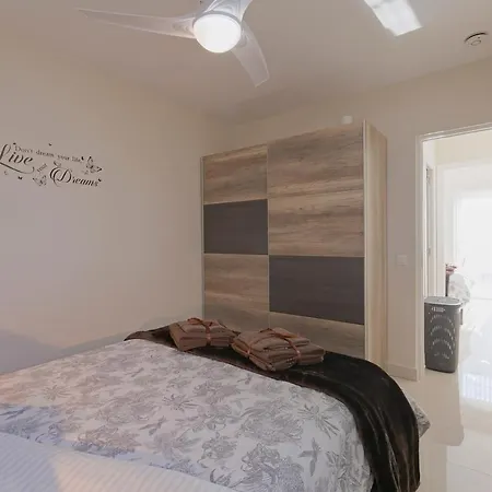 Stunning Within Nr Cristianos Apartament